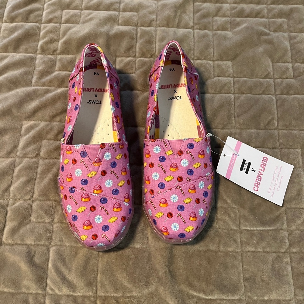 NWT Size 4Y TOMS Kids Pink Candy Land Shoes